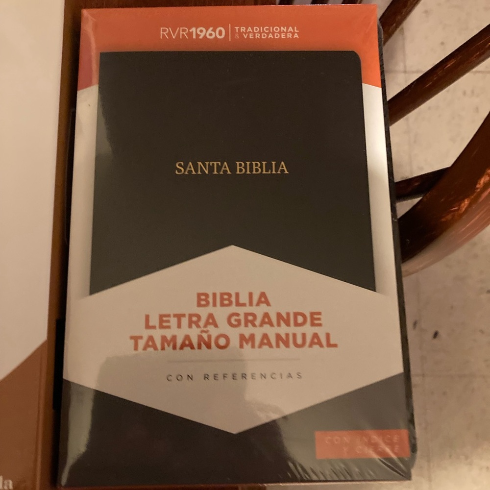 Biblias y diccionarios y mucho mas - Picture 2 of 6